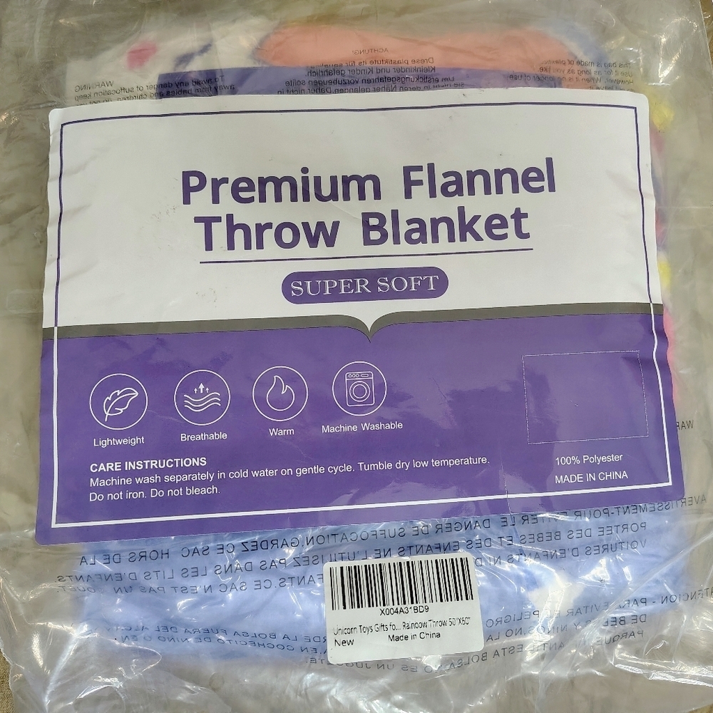 Girls Premium Flannel Throw Blanket Colorful Unicorn Glow-in-the-Dark - Picture 10 of 11